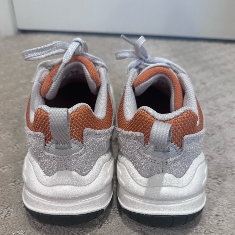 Nike Tech Hera sneakers size 7.5 - Picture 3 of 4